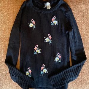 H&M black ribbed long sleeve w/ flower embroidery